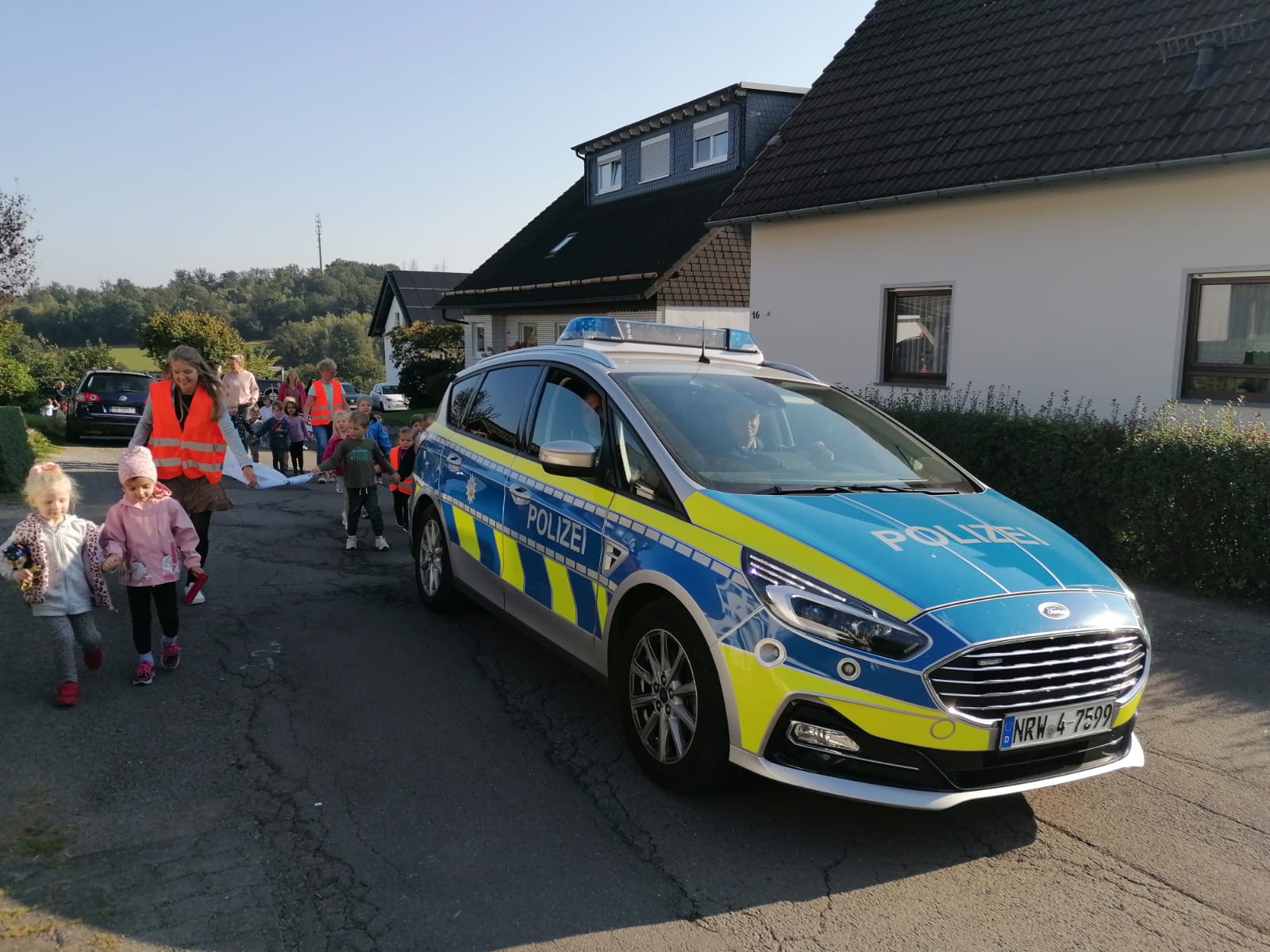 Die Polizei geleitete die Kinder bei der Demo.